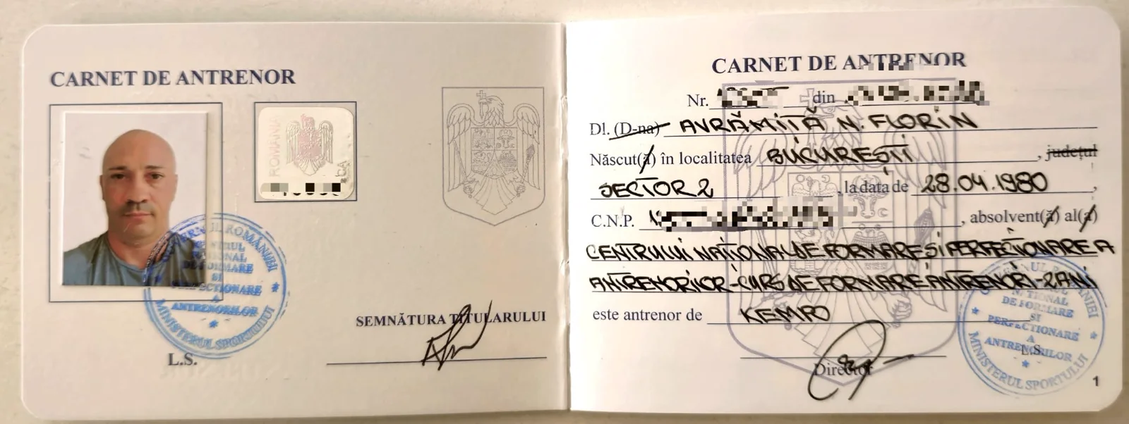 Carnetul de antrenor al lui Florin Avrămiță, antrenor de Kempo, emis de Centrul Național de Formare și Perfecționare a Antrenorilor